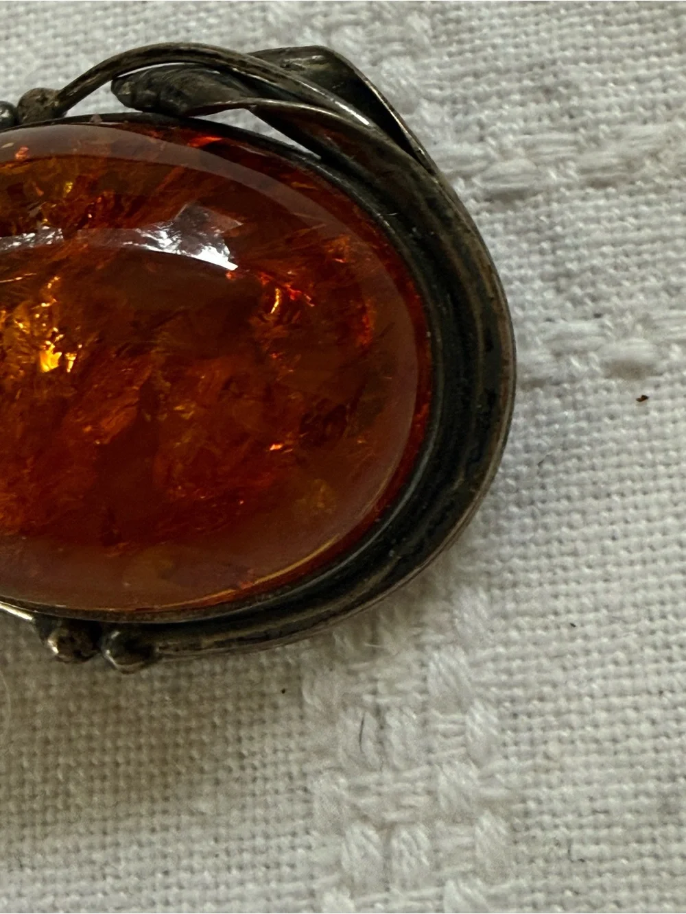 Vintage Amber Oval Brooch in Deep Cognac - Unbranded